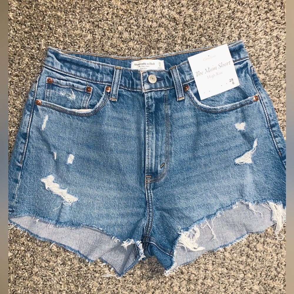 SOLD NWT Abercrombie high rise mom short